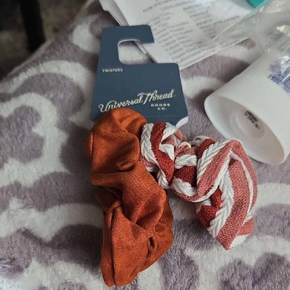 Universal Thread Orange and White Hair Twisters